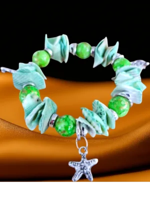 grøn armbånd med skaller