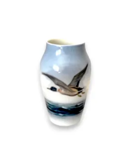 Vase med and der flyver Royal Copenhagen nr. 1087-88-6