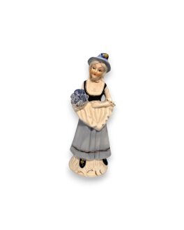 Figur pige med blomster