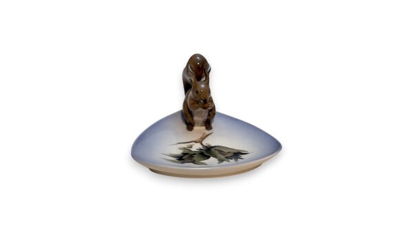 Sjælden Skål med egern fra Royal Copenhagen nr. 981