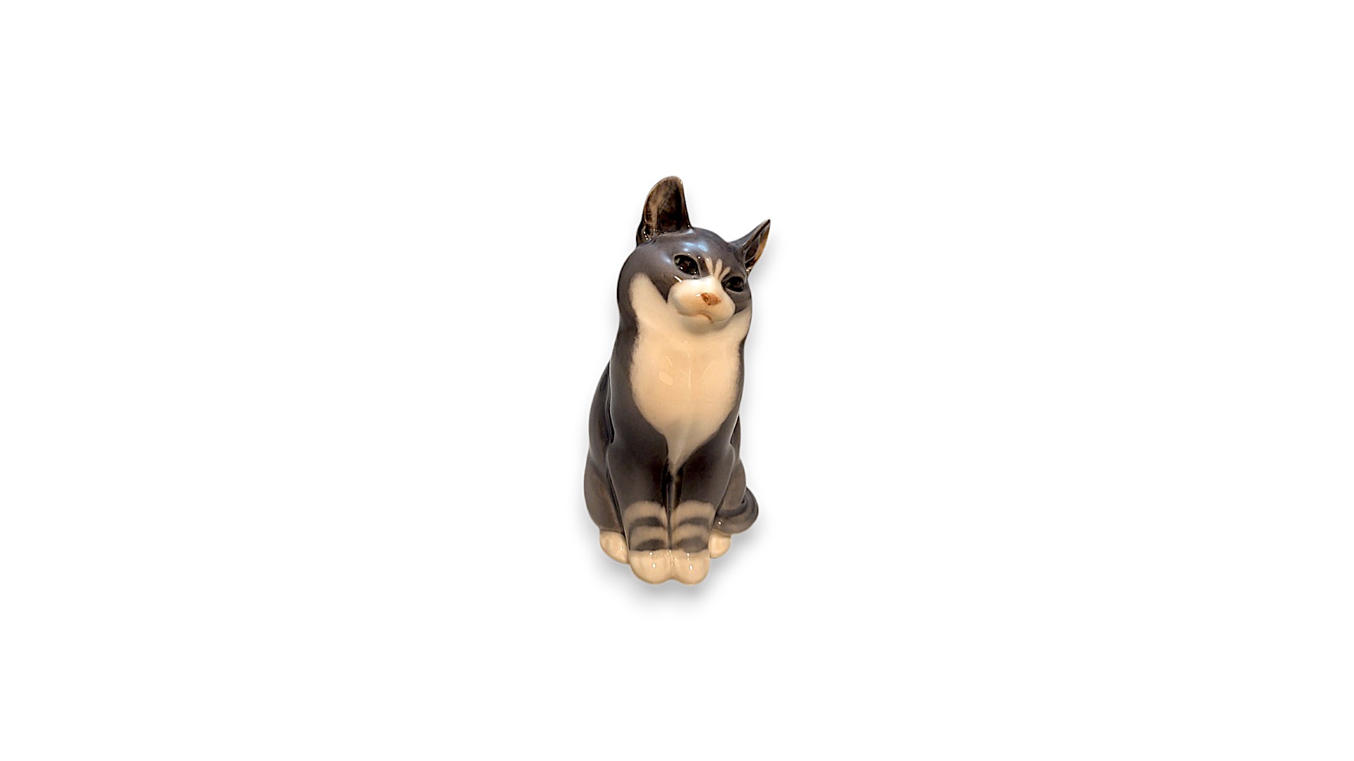Fræk grå kat, Royal Copenhagen figur nr. 1803 eller 115
