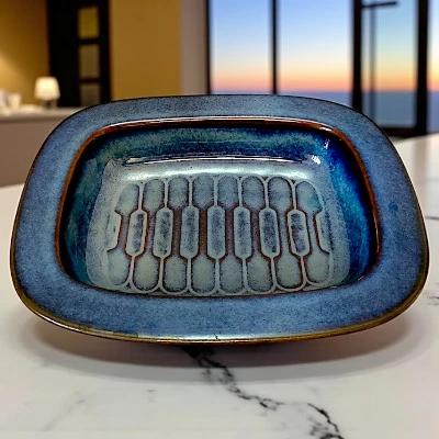 Blå Søholm skål nr 3334 designet af Einar Johansen.