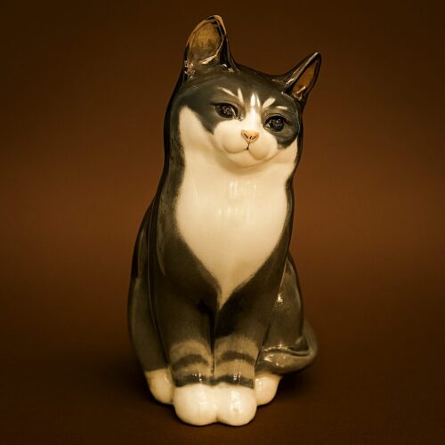 Copilot_20251030_013631 Fræk grå kat Royal Copenhagen figur nr. 1803/115