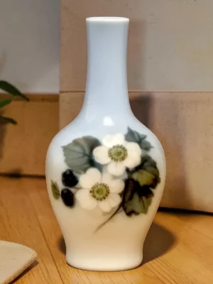 Vase med brombærranke Royal Copenhagen nr. 288