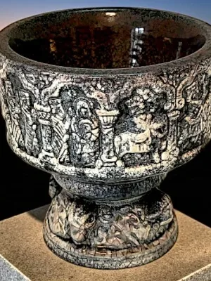 Døbefont figur- kopi af døbefonten i Aakirkeby