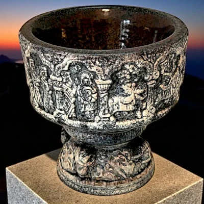 Døbefont figur- kopi af døbefonten i Aakirkeby-Photoroom Døbefont figur- kopi af døbefonten i Aakirkeby