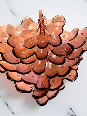 Fransk 20.århundrede drueklase formet Rødlig skål