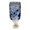 Smuk lille Kitaichi-glas flaske/vase med nistre – håndlavet japansk glasdesign med blå striber og nistre. Et elegant kunsthåndværk fra Kitaichi Glass i Otaru, perfekt som vase eller dekorativ flaske.-bund