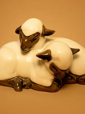 To Lam der sover Royal Copenhagen figur nr. 2769