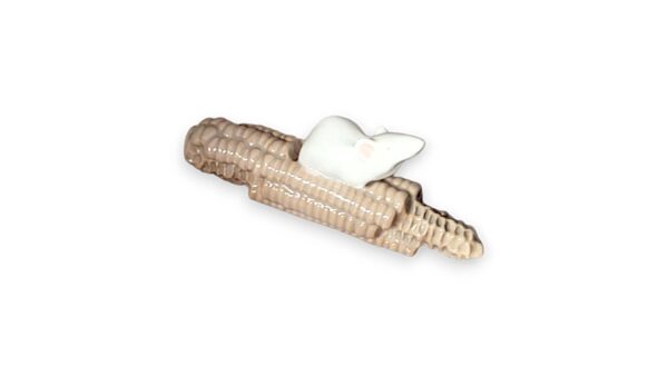 Mus på majskolbe, Royal Copenhagen figur nr. 512