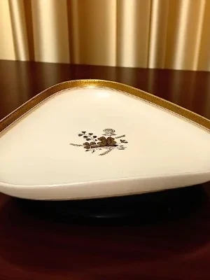 Royal Copenhagen Liselund (Gammel) Lille Trekantet fad-Photoroom Royal Copenhagen Liselund (Gammel) Lille Trekantet fad