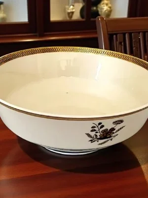 Salatskål Kløverblomst Royal Copenhagen (Gamle Liselund)-Photoroom Salatskål Kløverblomst Royal Copenhagen (Gamle Liselund)