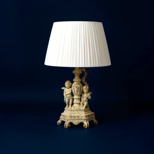 Unik kerubisk design, fransk Bordlampe med klo fødder