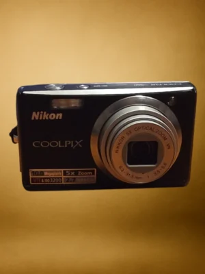 Nikon cool pix kamera med optisk zoom