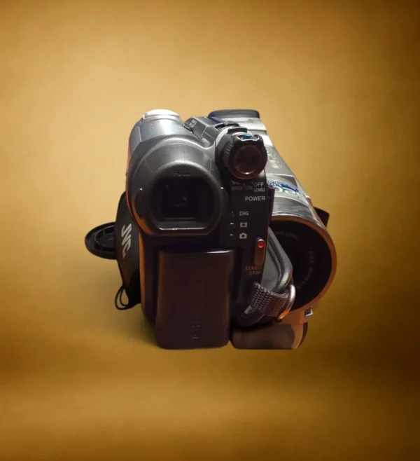 video kamera-sony nr DCR-DVD106E