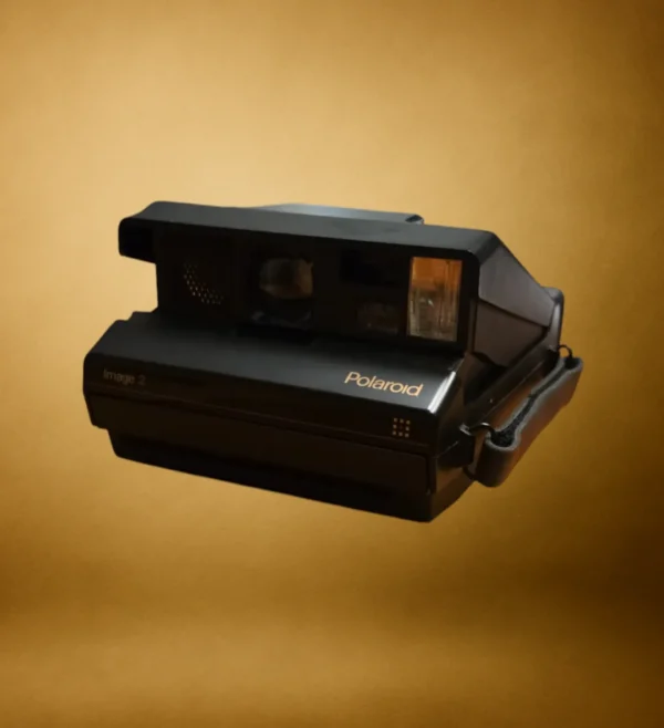 Frontvisning af Polaroid Image 2 instantkamera fra Spectra-serien – retro design med bredformat objektiv og indbygget blitz.