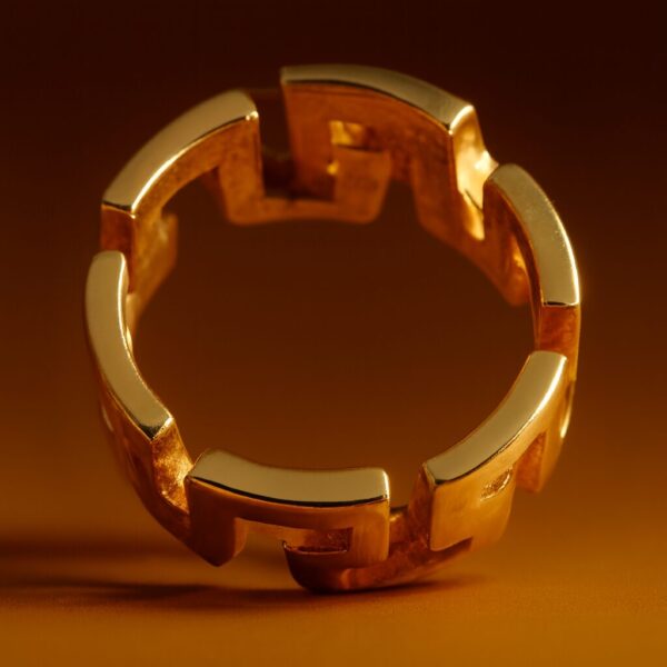 Copilot_20251101_121758 Guldbelagt geometrisk ring med moderne design