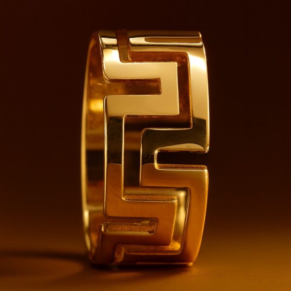 Copilot_20251101_121848 Guldbelagt geometrisk ring med moderne design