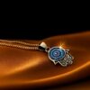 Hamsa-halskæde med blå øje-symbol