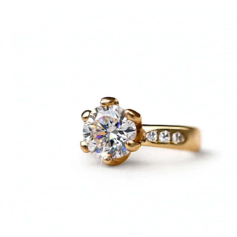 https://kraemmershop.dk/products/guldbelagt-ring-med-klar-zirkonsten/-tæt på