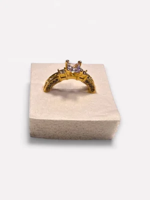 Ring med kubiske zirkonsten Guldbelagt – Elara (EU str. 54)