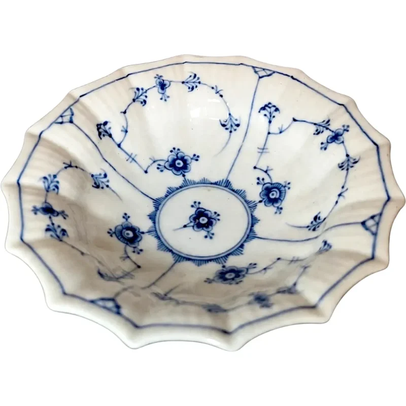 Kantet skål - Musselmalet Royal Copenhagen RC 1-141
