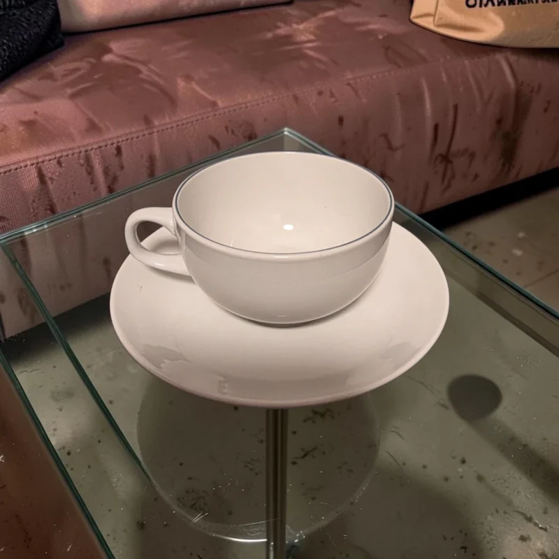 Royal Copenhagen Blåkant 3042 kaffekop med underkop Grethe Meyer set forfra